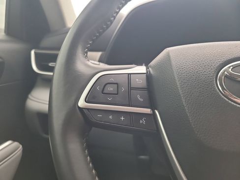 Used 2023 Toyota Highlander LE image 14