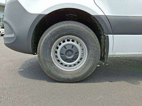 Used 2025 Mercedes-Benz Sprinter 2500 image 11