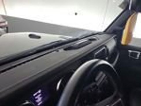 Used 2022 Jeep Wrangler Unlimited Sahara w/ Cold Weather Group AWD/4WD image 16