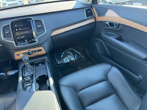 Used 2021 Volvo XC90 T6 Momentum image 16