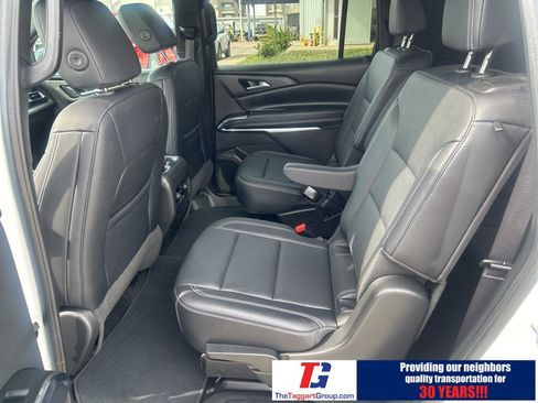 Used 2025 Chevrolet Traverse LT image 22