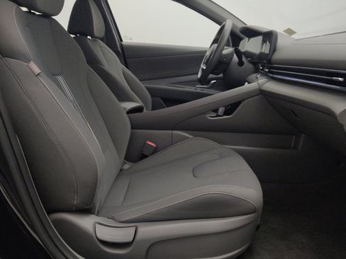 Used 2025 Hyundai Elantra SEL FWD image 21