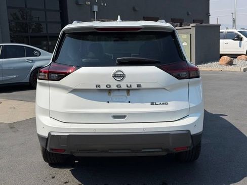 Used 2024 Nissan Rogue SL AWD/4WD image 4