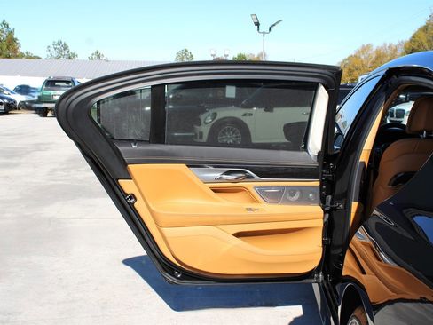 Used 2018 BMW 740i image 39