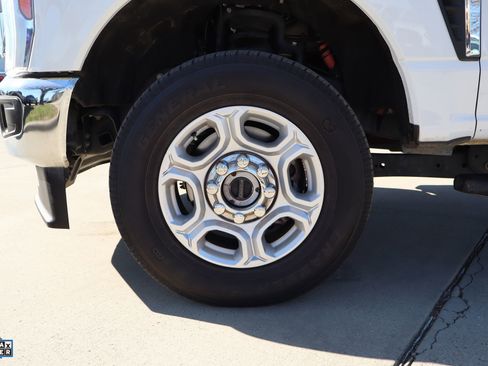 Used 2025 Ford F250 XLT image 12