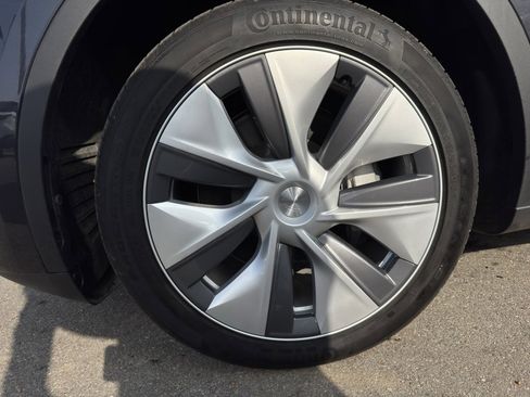 Used 2024 Tesla Model Y Long Range image 10