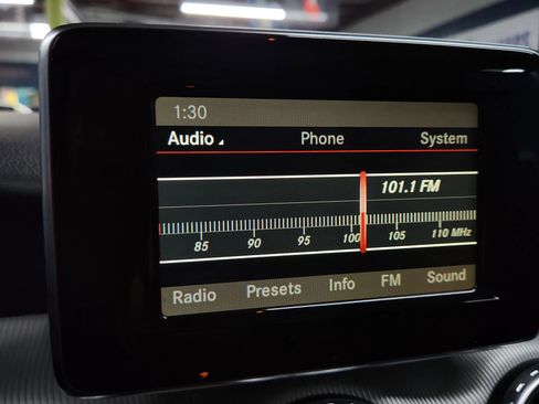 Used 2015 Mercedes-Benz GLA 250 GLA 250 4MATIC Sport Utility 4 image 28