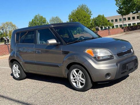 Used 2010 Kia Soul + image 7