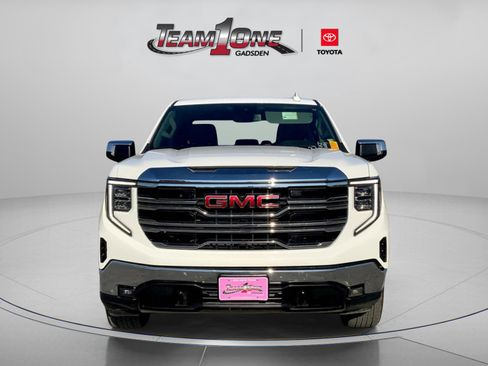 Used 2024 GMC Sierra 1500 SLT image 2