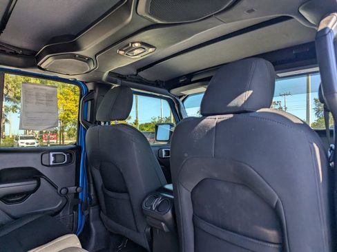 Used 2021 Jeep Gladiator Sport image 12