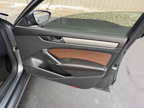 Used 2022 Volkswagen Passat 2.0T SE image 23