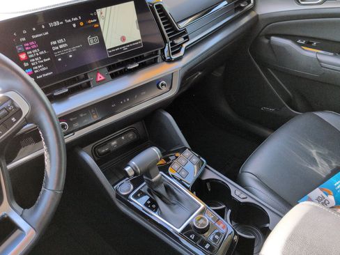 Certified 2024 Kia Sportage SX image 16