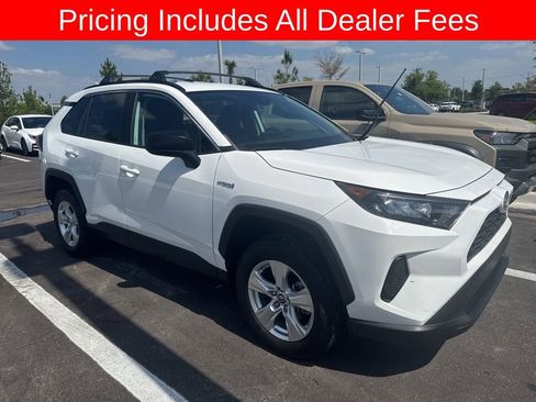 Used 2021 Toyota RAV4 LE AWD/4WD image 3