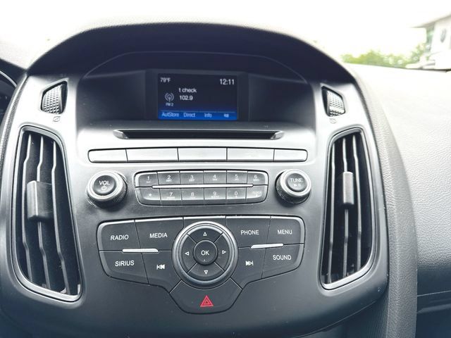 Used 2015 Ford Focus SE FWD image 13