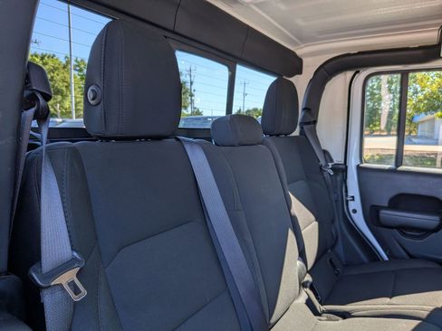 Used 2023 Jeep Gladiator Sport AWD/4WD image 29