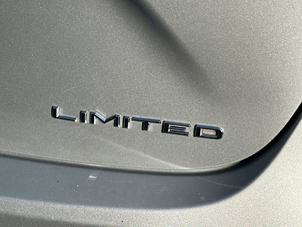 Used 2013 Toyota Avalon Limited FWD image 10