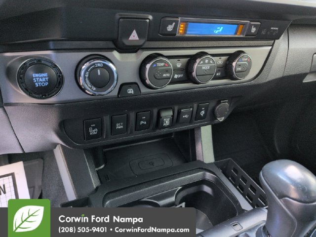 Used 2020 Toyota Tacoma TRD Sport w/ TRD Premium Sport Package AWD/4WD image 17