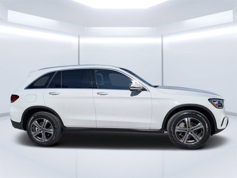 Used 2022 Mercedes-Benz GLC 300 image 2