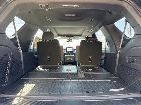 Used 2023 GMC Yukon SLT w/ SLT Premium Package image 36