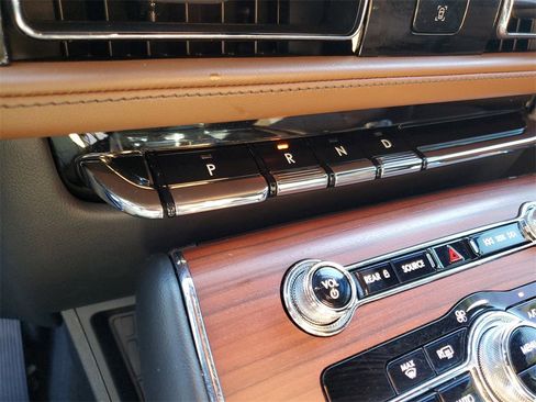 Certified 2023 Lincoln Aviator Reserve w/ Equipment Group 201A image 30