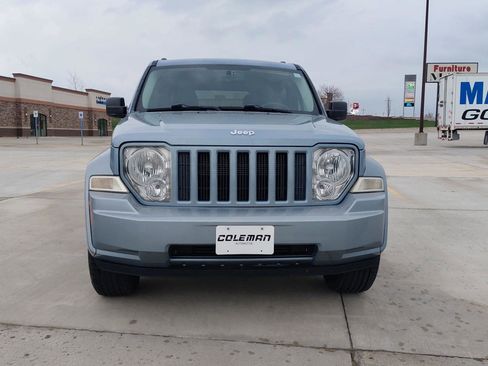 Used 2012 Jeep Liberty Sport image 8