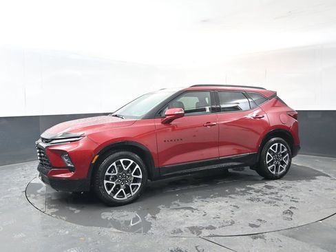Used 2025 Chevrolet Blazer RS w/ Driver Confidence II Package image 2