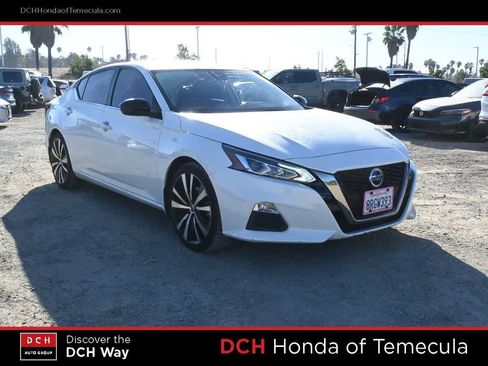 Used 2020 Nissan Altima 2.5 SR FWD image 3