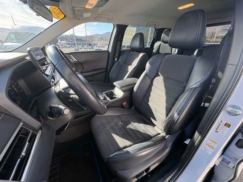 Used 2023 Mitsubishi Outlander SE image 24