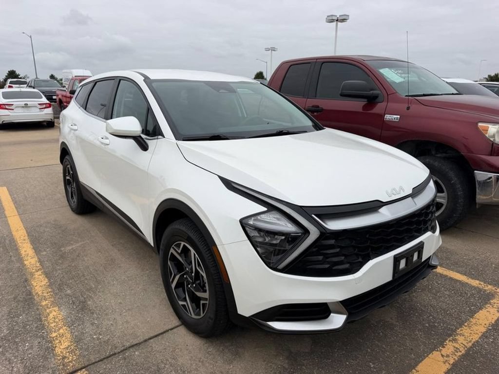 Used 2023 Kia Sportage LX AWD/4WD image 2