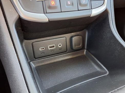 Used 2024 GMC Terrain SLE image 12