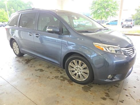 Used 2016 Toyota Sienna Limited Premium w/ Advanced Technology Package FWD image 4