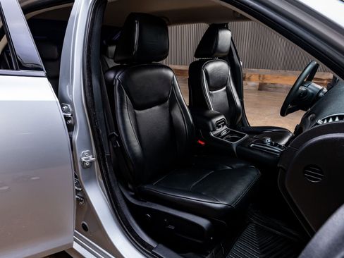 Used 2023 Chrysler 300 Touring L w/ Comfort Group RWD image 25