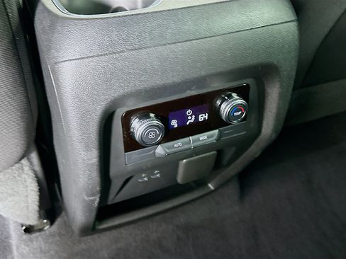 Used 2025 GMC Acadia Elevation image 27