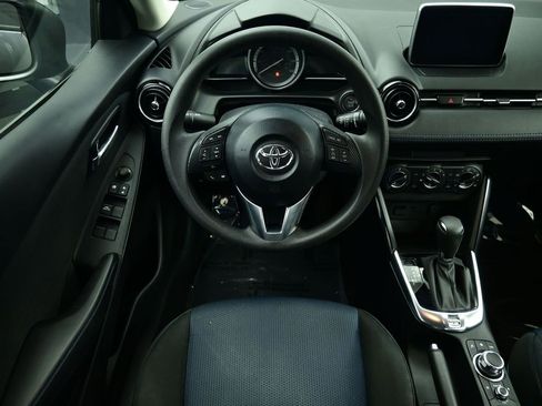 Used 2017 Toyota Yaris iA image 5