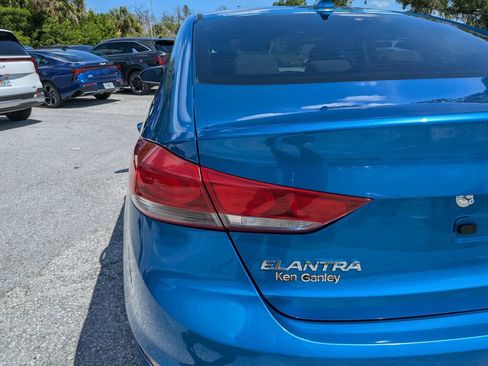 Used 2018 Hyundai Elantra SEL FWD image 11