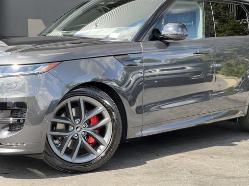 New 2025 Land Rover Range Rover Sport Dynamic SE image 2