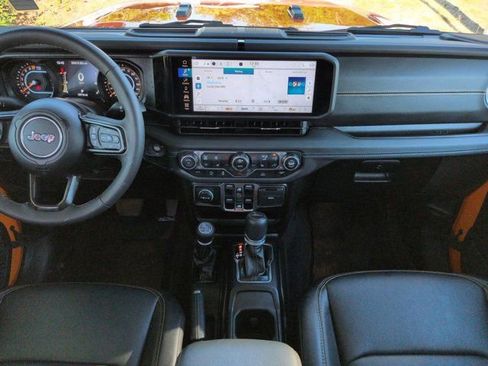 Used 2025 Jeep Gladiator Sport AWD/4WD image 14