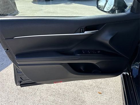 Used 2020 Toyota Camry SE image 13