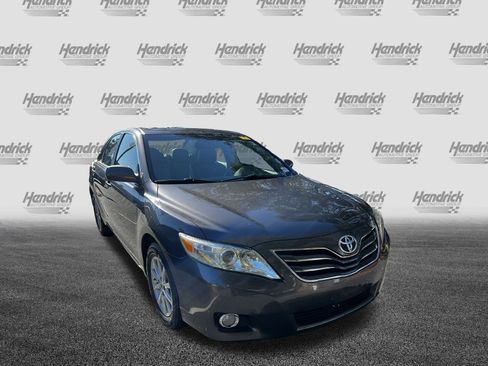 Used 2011 Toyota Camry XLE image 2