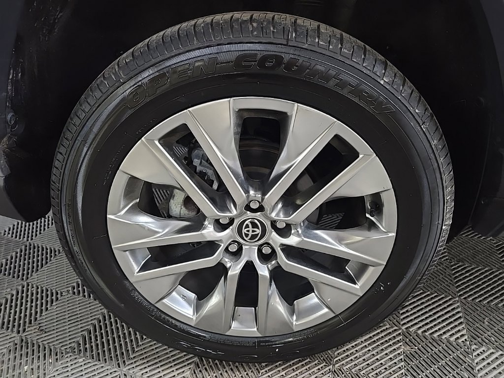 Used 2021 Toyota RAV4 XLE Premium FWD image 14