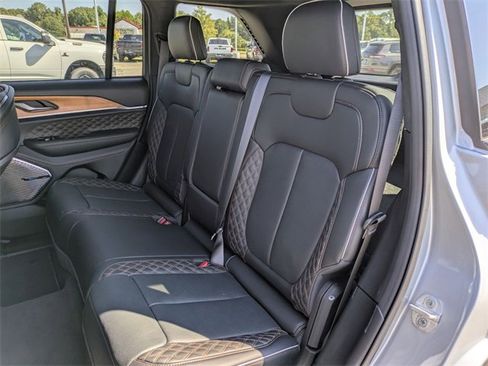 New 2024 Jeep Grand Cherokee Summit image 25