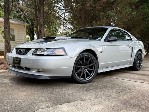Used 2001 Ford Mustang GT RWD image 2
