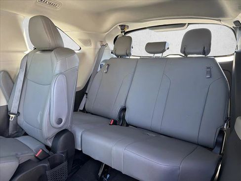 Used 2022 Toyota Sienna XLE w/ XLE Plus Package image 24