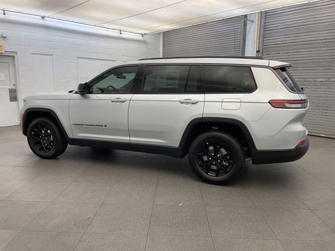 New 2026 Jeep Grand Cherokee L Laredo image 5