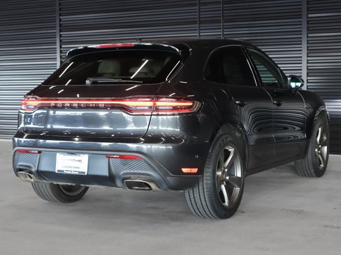 Certified 2022 Porsche Macan image 10