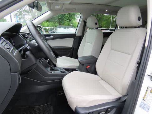 Used 2021 Volkswagen Tiguan SEL w/ 3rd Row Seat Package AWD/4WD image 13