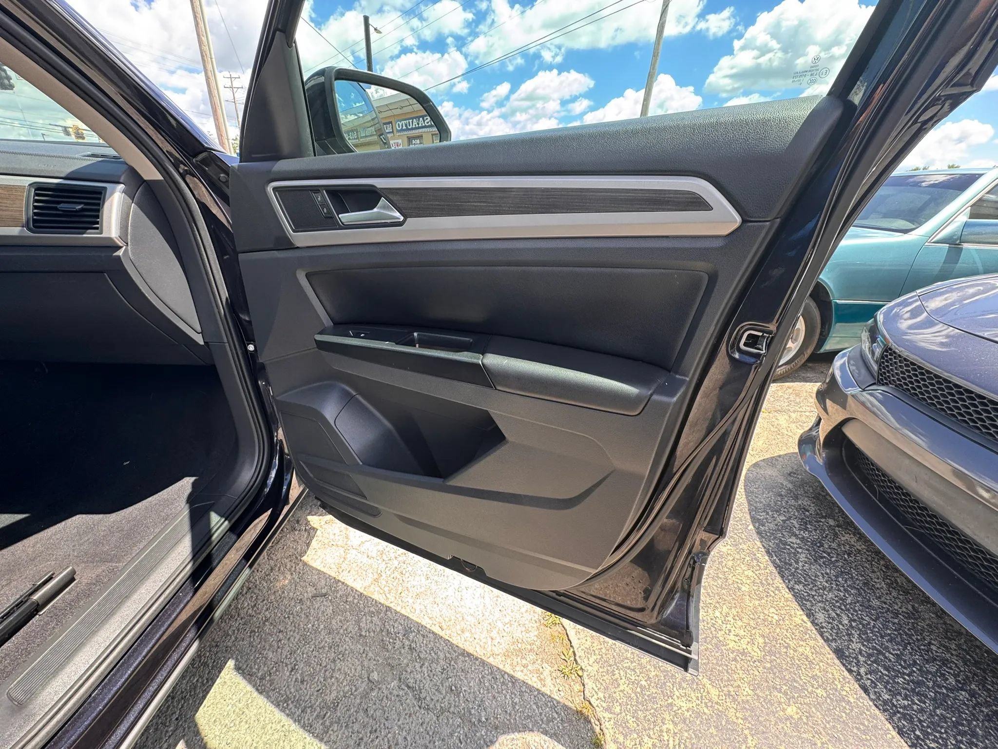 Used 2020 Volkswagen Atlas SE w/ Panoramic Sunroof Package FWD image 26