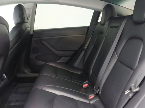 Used 2022 Tesla Model 3 Standard Range image 32