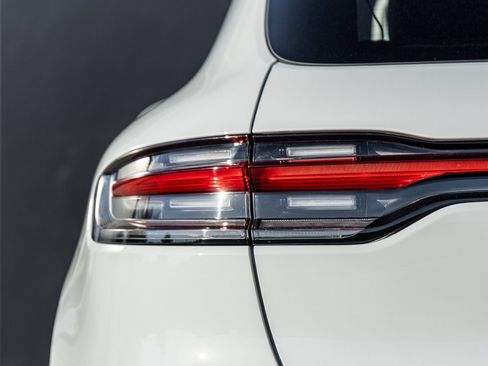 Certified 2026 Porsche Macan AWD/4WD image 14