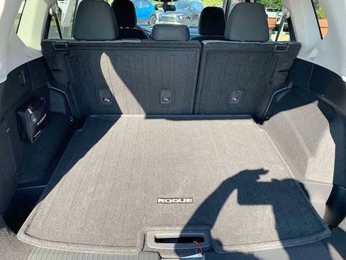 Used 2022 Nissan Rogue SV image 24